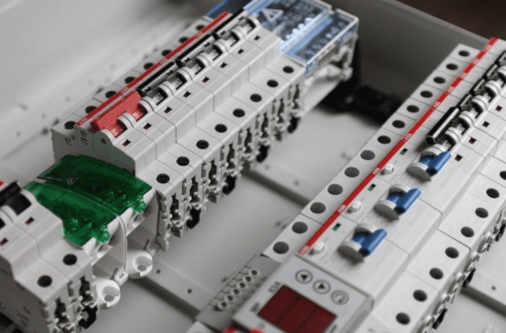 Circuit breaker panel board