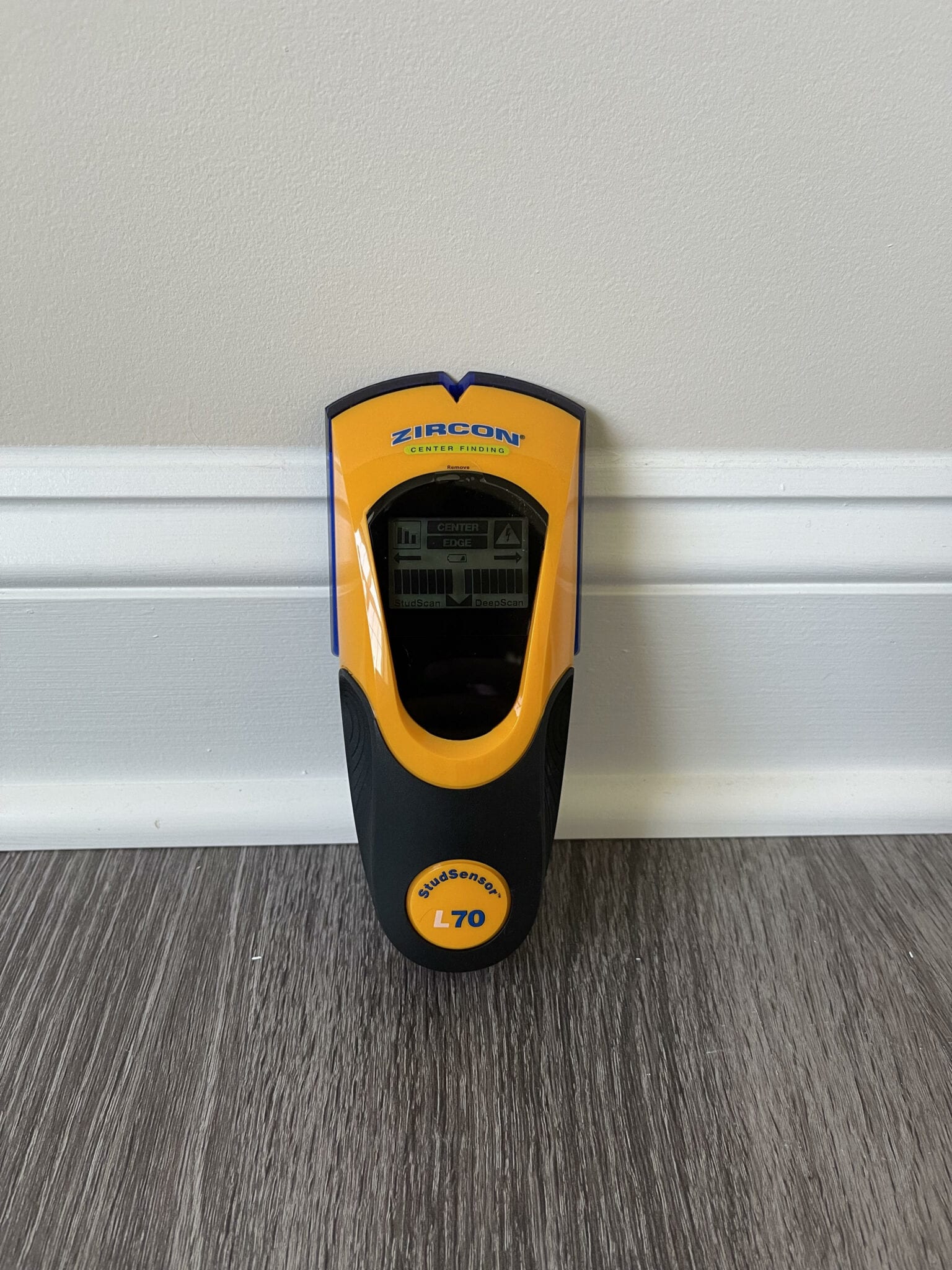 How Does a Stud Finder Work? (Plus How to Use It)